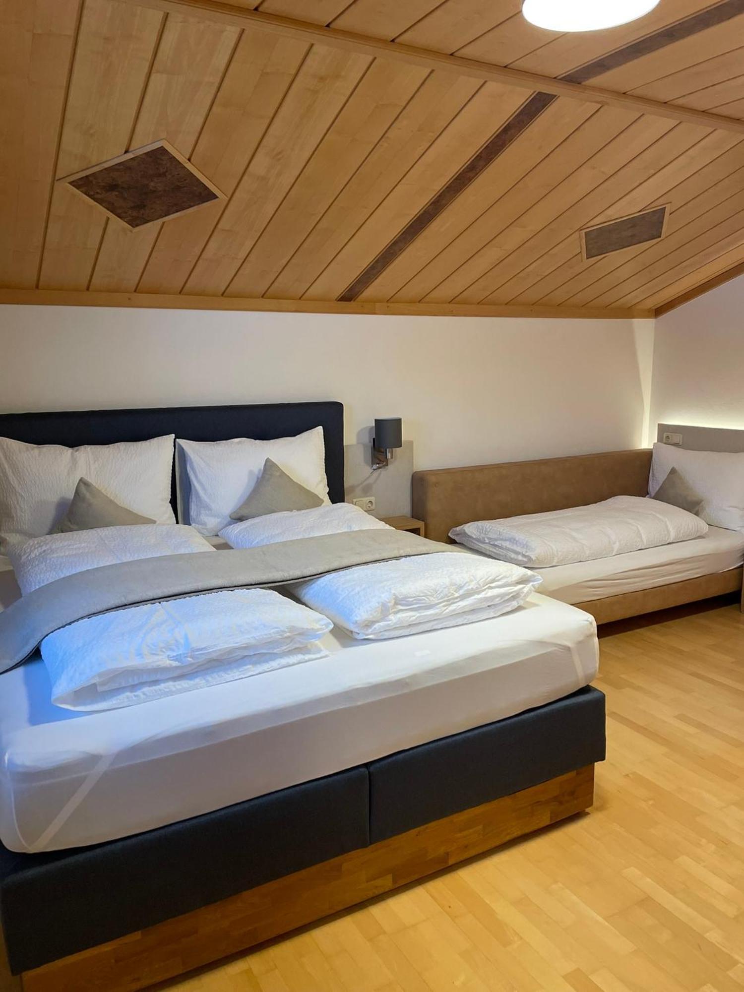 Landhaus Brugger Apartment Saalfelden Bagian luar foto